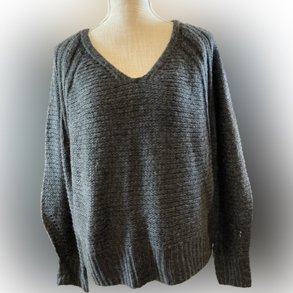 NWT Universal Thread Charcoal Grey V-neck Knit Pullover Sweater